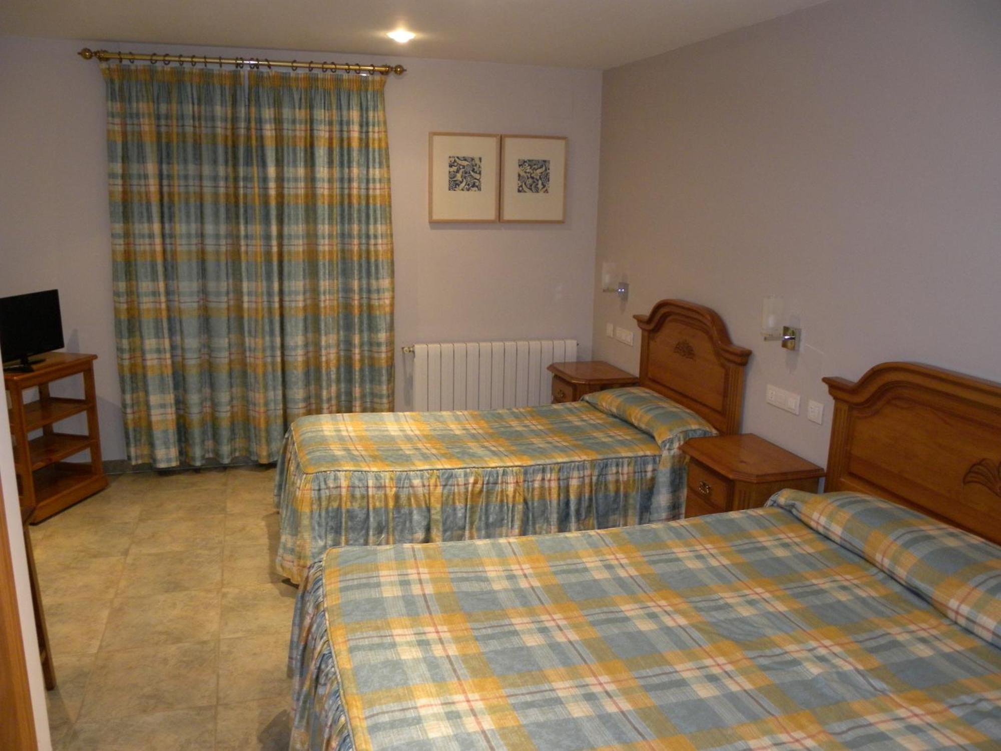 Hotel Duque De Calabria Manzanera Room photo